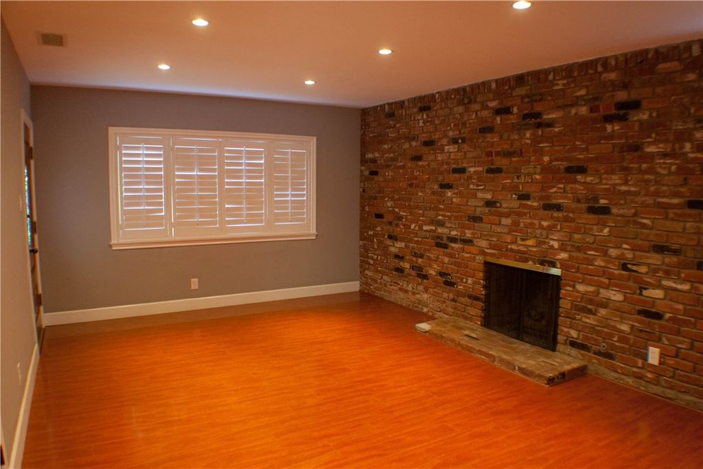 listing image 130721641055056681466