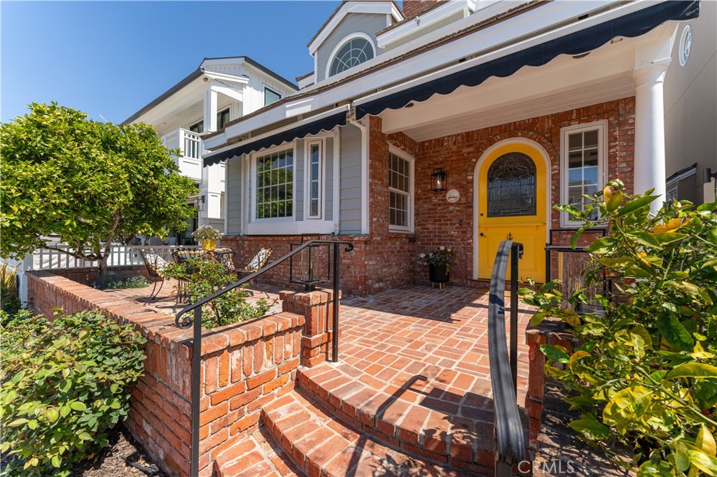 214 Sapphire Avenue