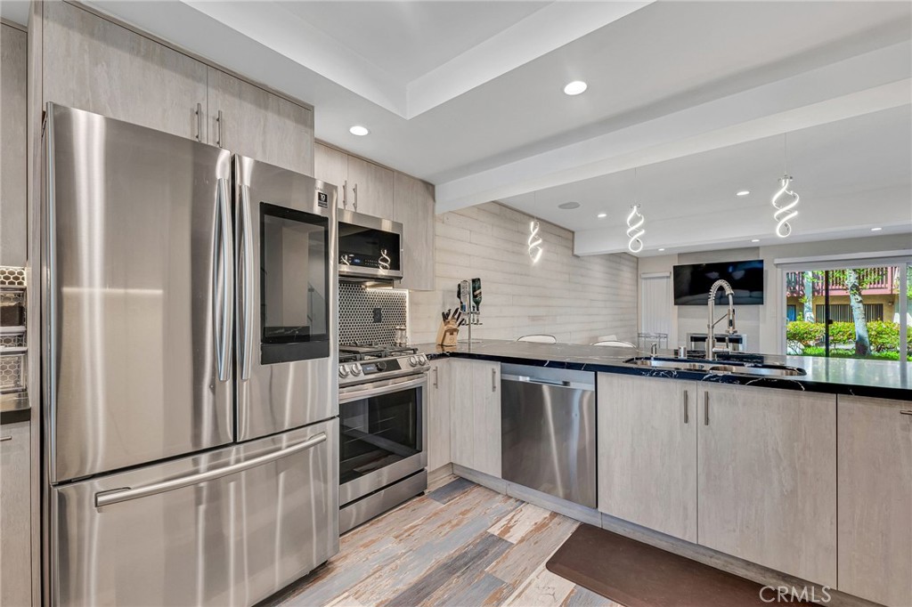 21551 Burbank # 114 Boulevard