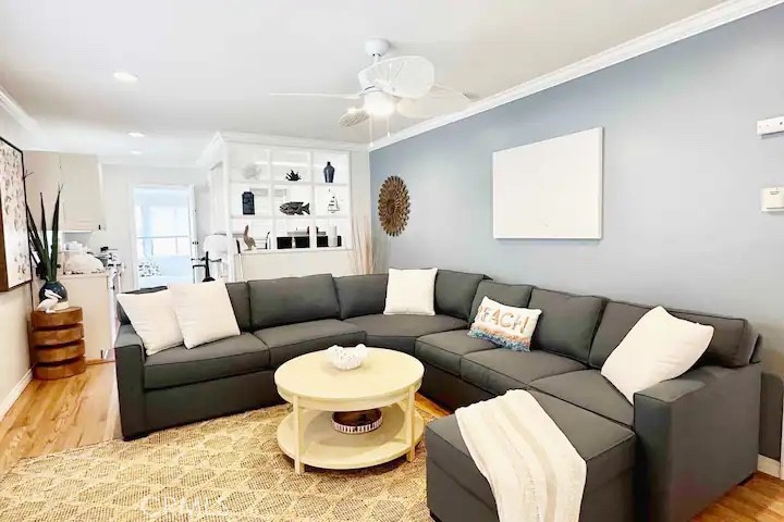 5267 E Ocean Boulevard 4