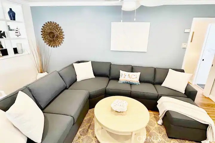 5267 E Ocean Boulevard 4