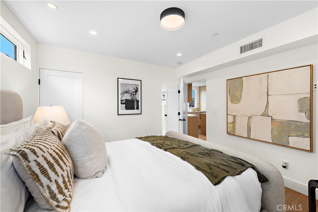 Corona del Mar North of PCH (CNHW) - Residential