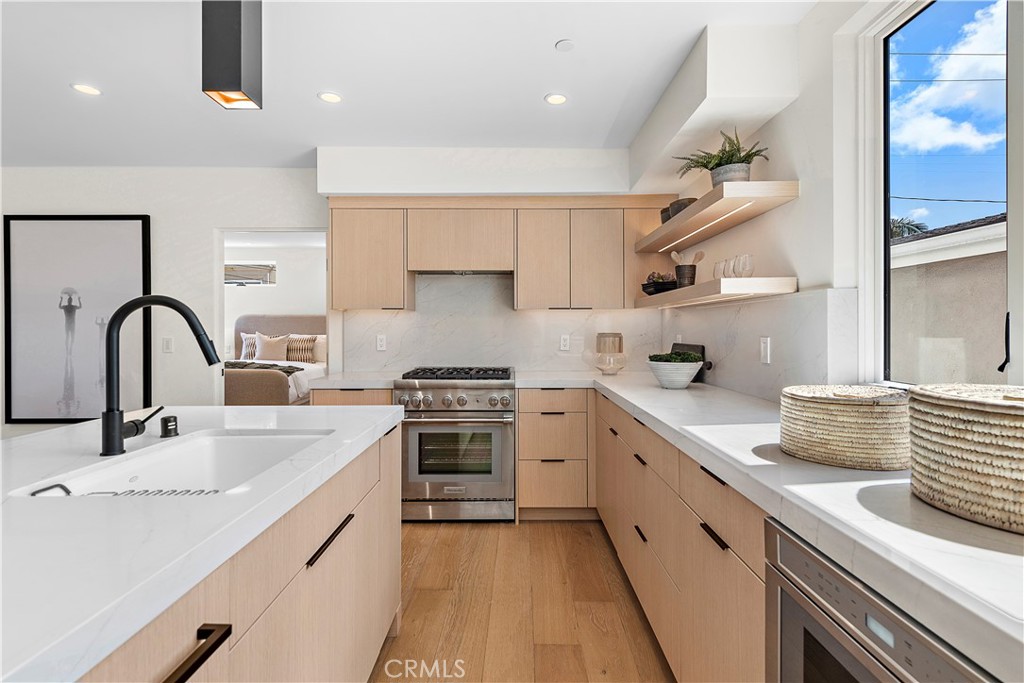 Corona del Mar North of PCH (CNHW) - Residential