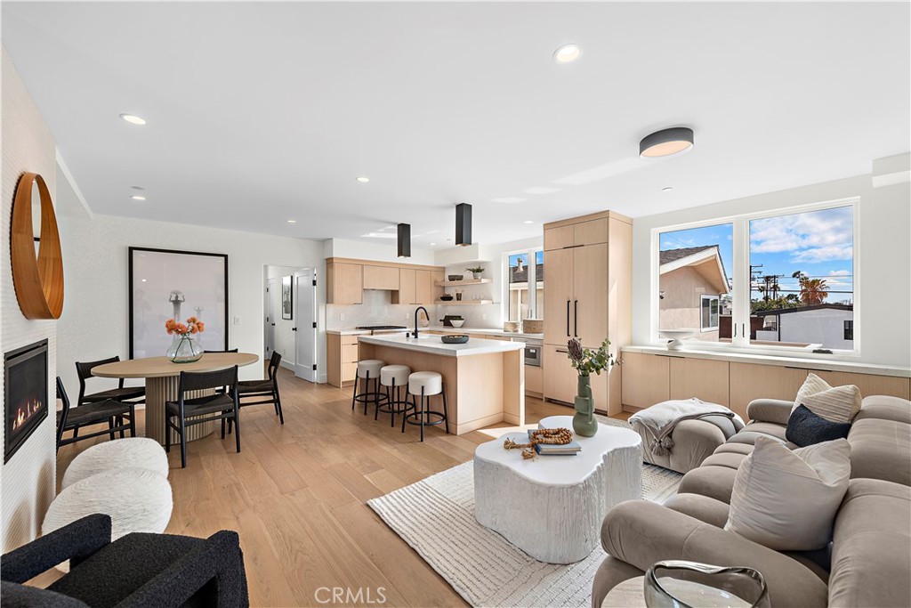 Corona del Mar North of PCH (CNHW) - Residential