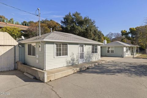 A home in Oak View