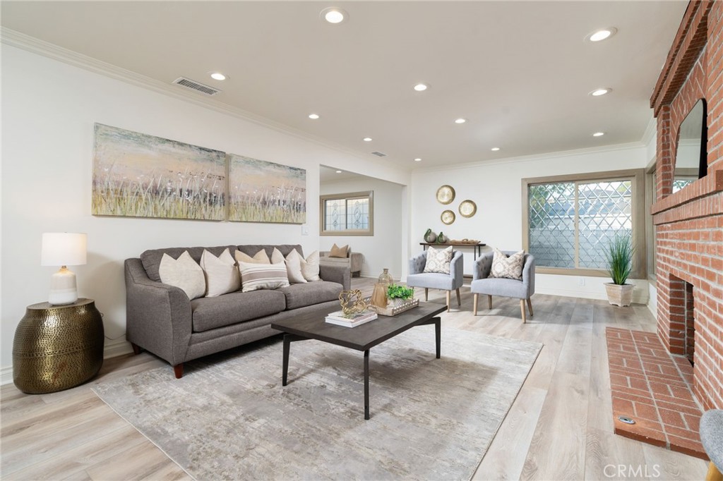 453 W Laurel Avenue