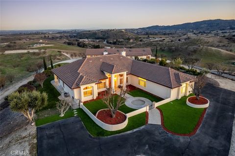 5495 Vista Serrano Way Paso Robles CA 93446