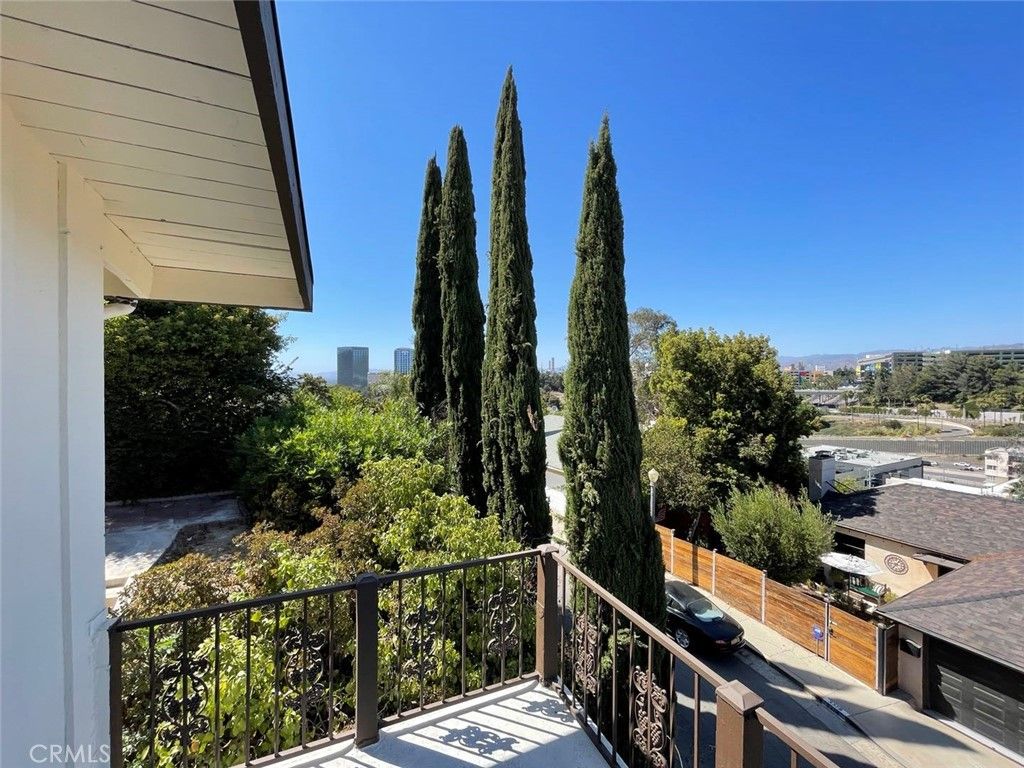 listing image 130724452004121800157
