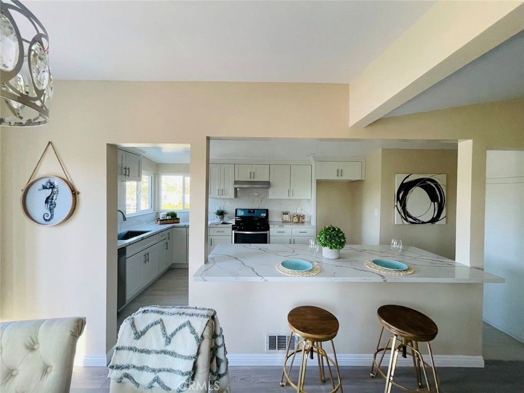 listing image 130724435379119434154