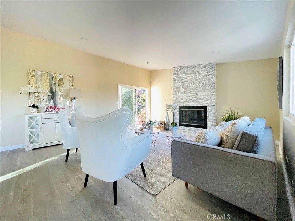 listing image 130729442865793879810