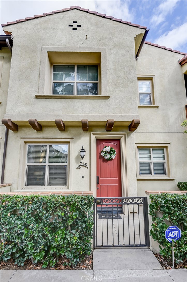 Welcome to your new home in Colony Park! This unit comes with upgraded dark wood laminate flooring and opens up to a beautiful kitchen with granite counters, white thermafoil cabinets, water filtration system and stainless-steel appliances. On the same level you find a half bathroom and a very spacious two-car attached garage. Head upstairs to a large master bedroom with a walk-in closet and a spacious master bath with dual sinks, large soaking tub, and a separate shower. You will also find two well-appointed bedrooms, a full bathroom and sizable laundry room. The low association dues come with full access to 3 salt water pools & 2 spa areas, 3 clubhouse recreation centers, fitness center, BBQ areas, fire pits, playgrounds, dog park and on-site security. You're a few blocks from Anaheim Packing House and close by Disneyland, Knott’s Berry Farm, Garden Walk, and The Block.