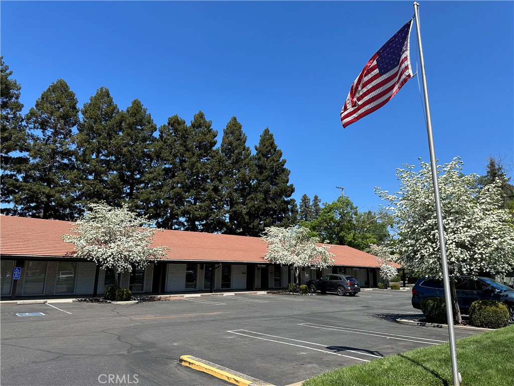 Professional Office "E 1st Ave. Square. Exceptionally well kept office complex at a great location close to Bidwell Perk and 1st and Mangrove, in the heart of Chico. Includes an attractive reception/admin area, five offices and a break room. Plenty of free parking and an excellent tenant mix of professional businesses. Schedule your tour now.