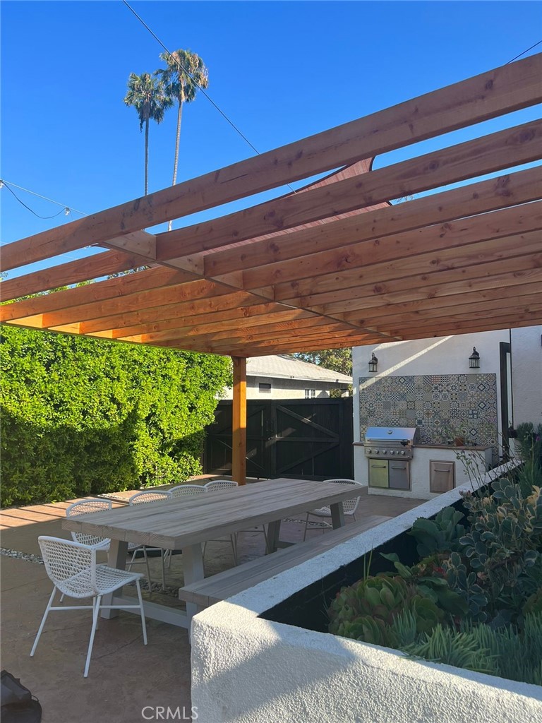 Properties 4 11101 Blix Street