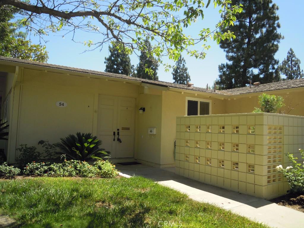 GATED SENIOR COMMUNITY 55+, COMPLETE REMODELED BEAUTIFUL VALENCIA MODEL, 2 BED W/ 1.75 BATH, BRIGHT / LIGHT, SMOOTH CEILING,
LAMINATE FLOOR,DOUBLE PANE WINDOWS. OPEN KITCHEN, NEW APPLIANCES, WASHER/DRYER. ENJOY ALL AMENITIES OF LAGUNA WOODS VILLAGE - 7 CLUBS, 5 POOLS, 27 HOLE GOLF COURSES AND LOTS OF SOCIAL ACTIVITIES.