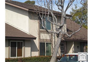Back on Market!!!ute and cozy Townhouse perfect for a growing family! This home features 3 bedrooms, 1.5 baths, large family area, separate kitchen eating area and large kitchen. The home is light and bright and offers a patio just off the kitchen area. There are 2 parking spaces and HOA pays for water and trash. Home is conveniently located to the beach and conveniently located to to shopping, restaurants and family fun parks. Washer, Dryer and Refrigerator included.