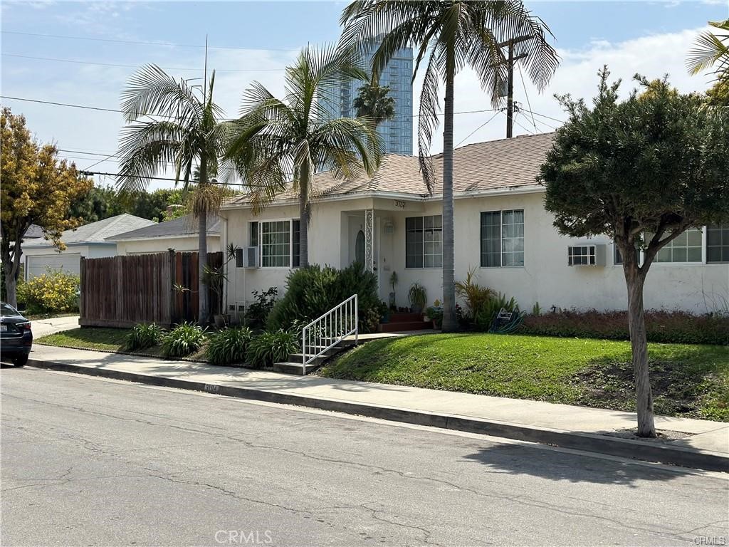 3102 Reid Avenue