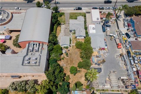 A home in El Monte