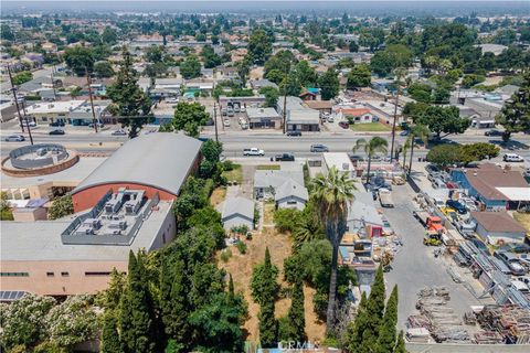 A home in El Monte