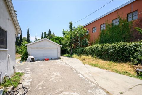 A home in El Monte