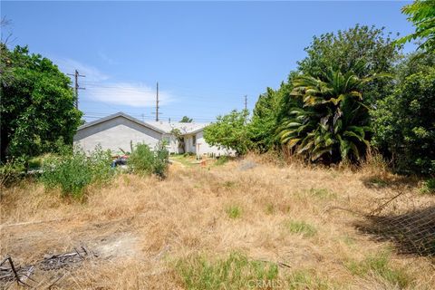 A home in El Monte