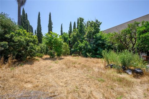 A home in El Monte