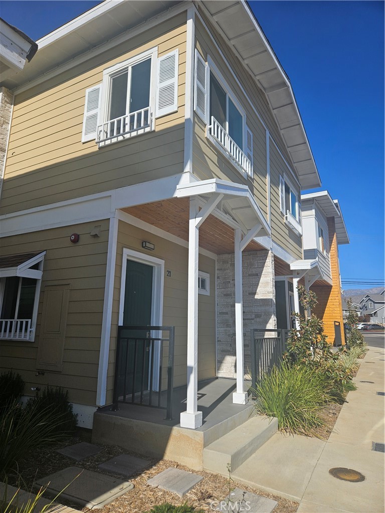 Welcome to Gabriella Court. Yucaipa's new build town house style apartments. Each unit is 2 bedrooms and 1.5 bathrooms with 1,000 square feet. Fully gated back yard area with covered patios. Master bedroom has its own balcony. Kitchen comes with cooktop stove, dishwasher and built in microwave. There are washer and dryer hook ups available for stackable units. We are pet friendly. Schedule your tour today!