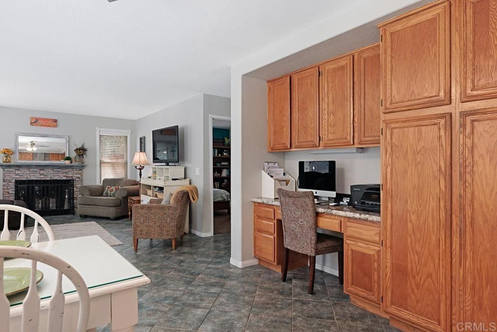listing image 130720554351403349048