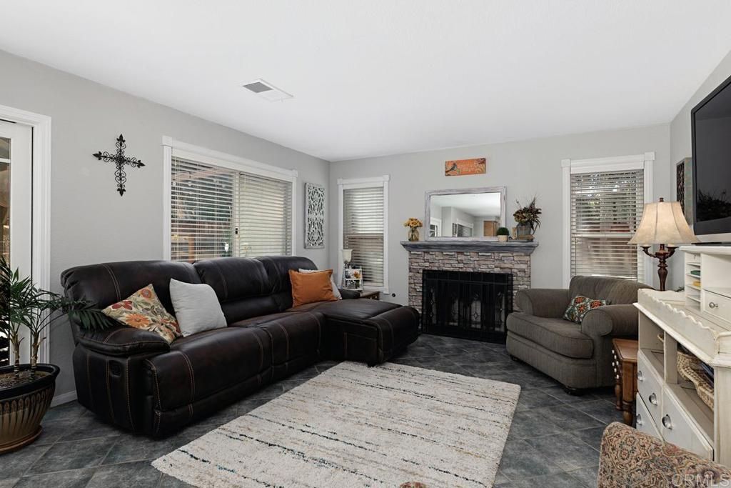 listing image 130723294279414637270