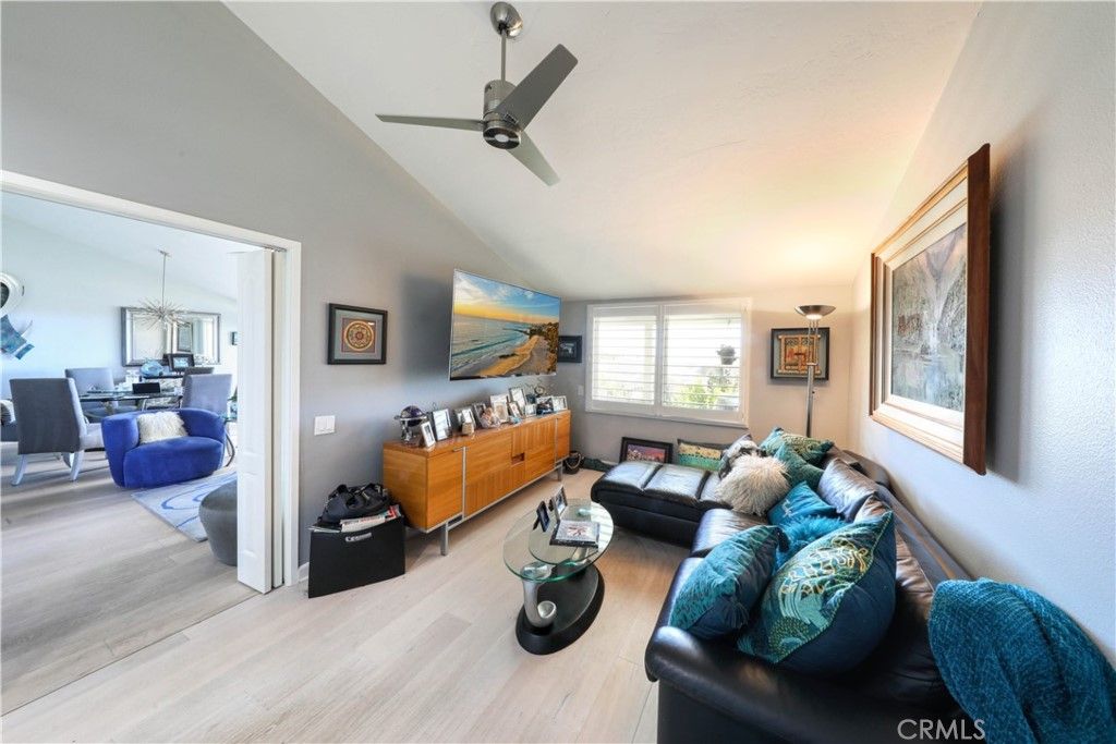 listing image 130725477847732076559