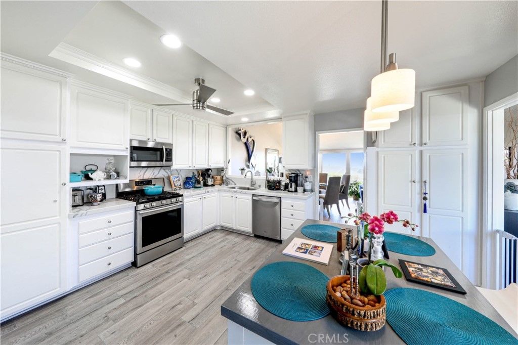 listing image 130725126849583843275