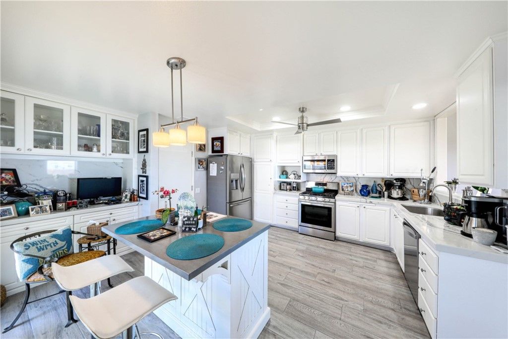 listing image 130721797753904838692