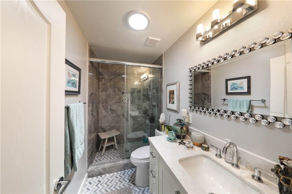 listing image 130726855313016321896