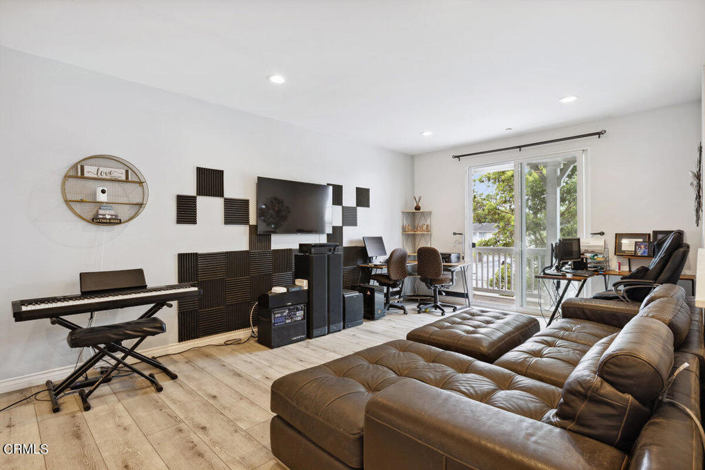 3781 W Hemlock Street