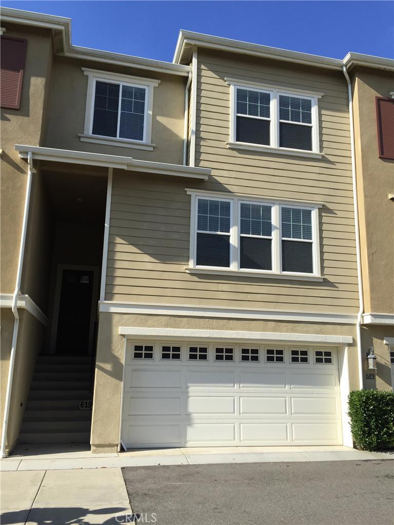 VILLAGE ON OAK - Residential Lease