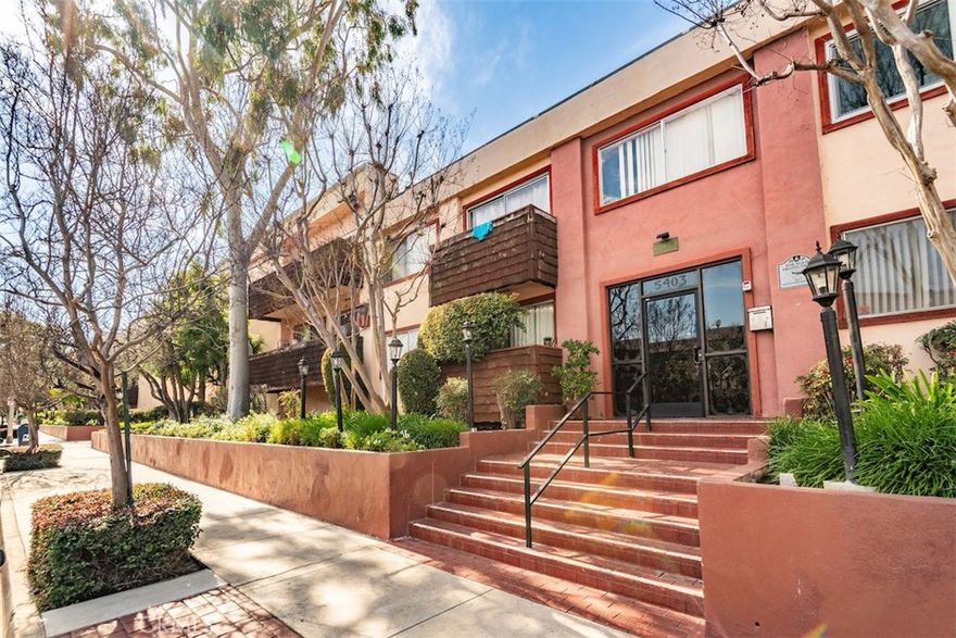 NEWLY REMODELED AND FRESHLY PAINTED 2 BEDROOM + 2 BATHROOM. CLOSE TO VENTURA BLVD AND 101 FWY. SECURE COMMUNITY. PROPERTY ACCOMODATIONS INCLUDE LAUNDRY, POOL, JACUZZI, SAUNA, GYM, LUSH COURTYARD. UNIT 70 IS LOCATED AT THE FRONT OF THE COMPLEX WITH ONE CARPORT PARKING SPACE WITH STORAGE LOCATED AT THE FRONT ENTRANCE OF THE GATED LOT. UNIT IS LOCATED ON THE SECOND FLOOR WITH STAIR ACCESS ONLY