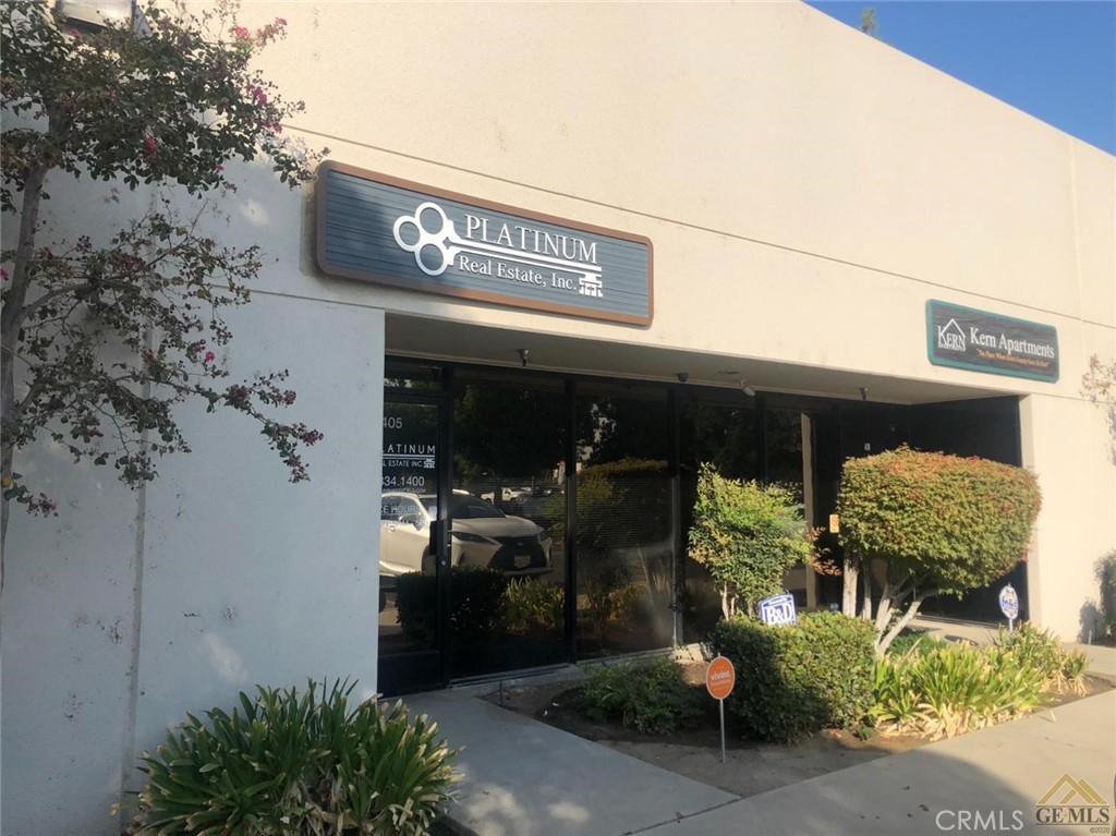 Charming Office/Warehouse condominium located in the Office Park Plaza complex next to the Westside Parkway. This 1,360 sq. ft. building has it all; A reception area, 8 office rooms with one office that can be used as a conference room, a kitchen area with granite countertops and back parking lot access, 1 bathroom and a small warehouse area with a rollup door that can be used for extra storage. All offices feature glass door entrances and cat 5 wiring for internet access. Don't miss this opportunity and call today!