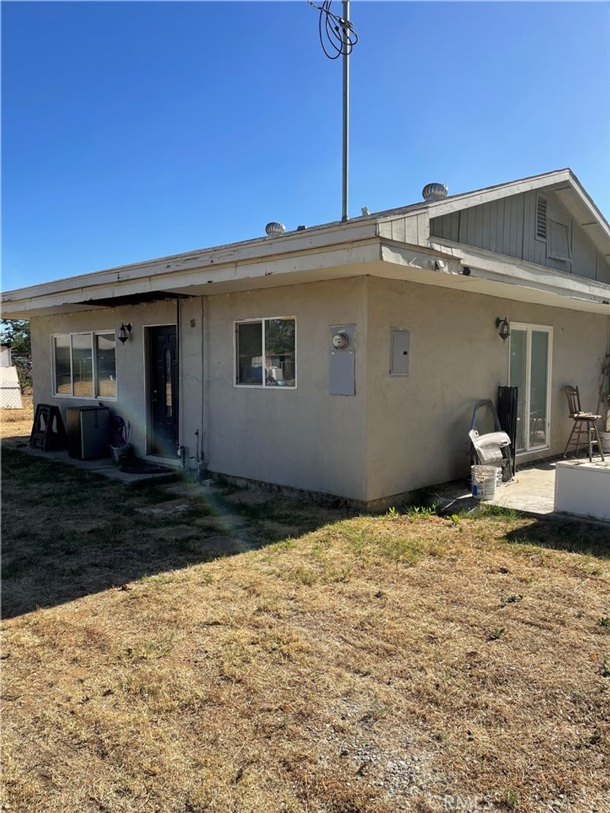 Nice 2 bedrooms/1 bath house on a large lot.Zoned R3 according to the records but please check with the city.Lot of space to have an addition or to add a few more units.(after checking withthe city of Calimesa.Lots of possibilities/Owner started the rehab but got a new job.The rehab projrct done about half and had to stop.All construction materials inside can stay with the house(flooring and batroom)