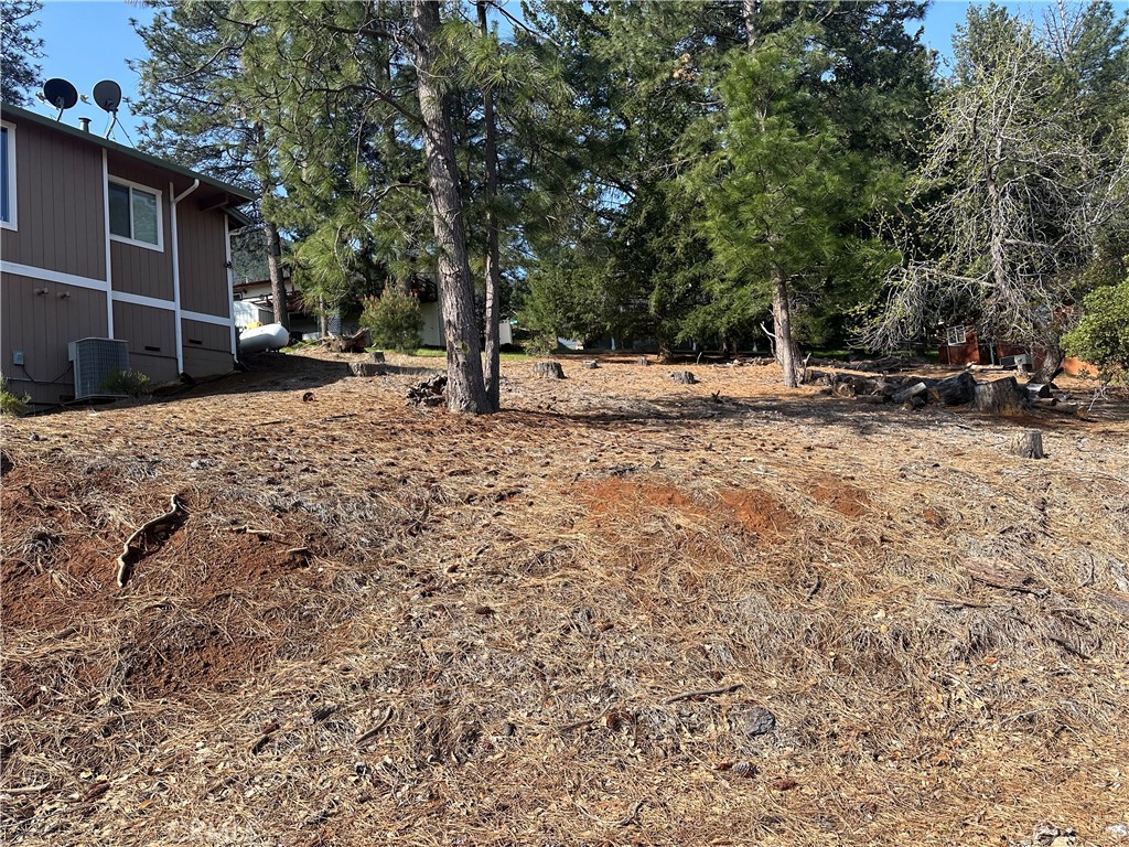 Scenic Land Lot in Riviera West – Your Dream Home Awaits!
Imagine waking up to stunning, views of Clearlake every day! This prime vacant lot in the sought-after Riviera West community is your perfect opportunity to create the home you've always dreamed of.
With access to amazing community amenities, you can relax and unwind at the clubhouse, take a dip in the pool, or challenge friends to a game of bocce. Enjoy sunny afternoons at the barbecue area, perfect for outdoor gatherings, and embrace the lakeside lifestyle with boating and fishing just moments away at the nearby marina.
Don't miss out on this rare chance to own a piece of paradise in one of the most desirable locations. Grab this opportunity before it's gone