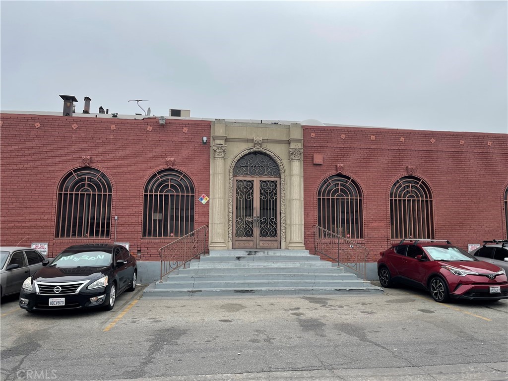 Over an acre lot, 56,177 sqft lot, 46,079. Sqft building
The perfect investment for the right buyer