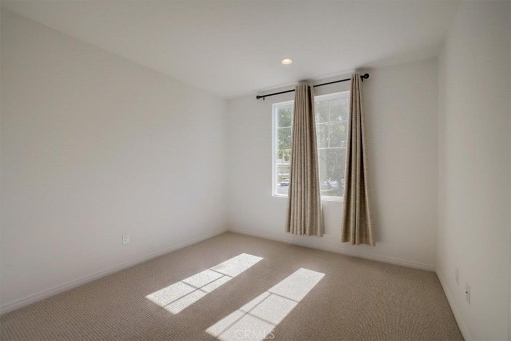 listing image 130729367535907215409