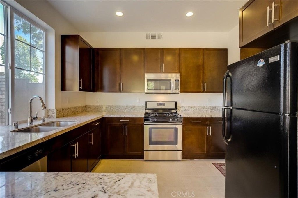 listing image 130723527125126183847