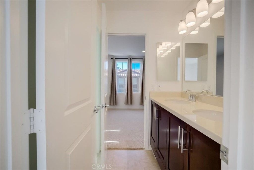 listing image 130728433586848339843