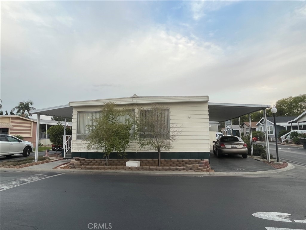 1972 Town House***1440 sq ft*** 3 bed 2 bath***New Flooring in Kitchens and Living Room***New Paint Outside***New Central Air Conditioner & Furnace!!!***3Car Parking***New Skirting***Some Drywall/Remodeled***Well Maintained Home & Roof***Space Rent $1455.00***Pet OK/Walking in Park is OK 2***Heated Pool, Gated Community with Placentia School District!!
S7766u