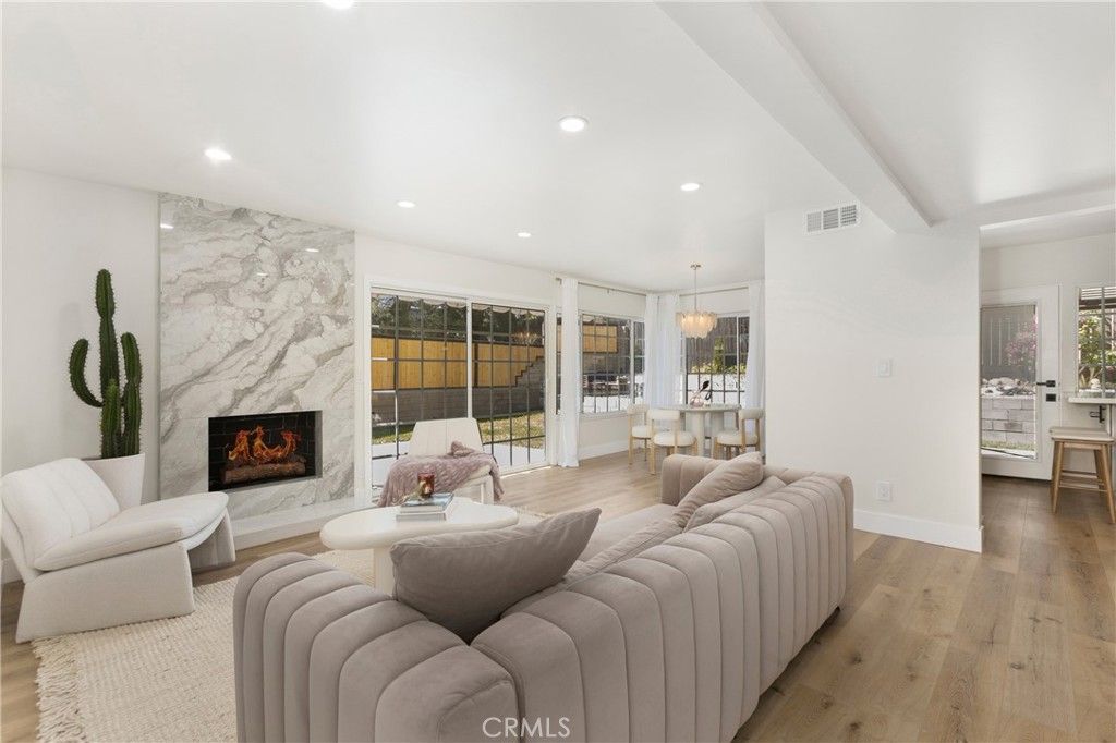 listing image 0