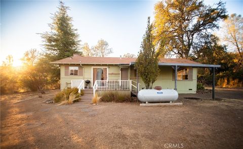 A home in Clearlake Oaks