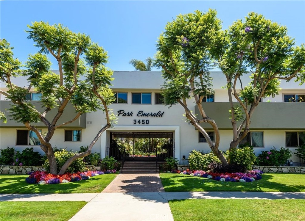 Centrally located in the heart of Torrance between Amie and Madrona Ave. Comprised of 29 one bed/one bath units, 16 two bed/two bath and 4 three bed/two bath units. Most units have been updated with granite counters, travertine stone, upgraded cabinets, carpet and paint. Immaculate, lush grounds with 50 ft pool, custom built outdoor entertainment pavilion with two BBQ’s, and laundry on the premises. Common area with beautiful custom stone work. Private enclosed patios. Units are all electric. Landlord pays for basic cable, water and trash. Please also see the partnerships incomparable 24 unit building in Lunada Bay MLS# SB19075916.