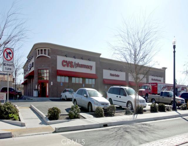 Absolute NNN - Tenant pays all taxes, insurance and maintenance. NO landlord
responsibilities.
Great Location - Located in the heart of this charming community
Newer Construction - Six year new
Drive Thru Pharmacy - Strong sales support 24 hours operation
Strong Credit Tenant Lease - 25 year lease to an investment grade rated (BBB+ /Baa1) company, CVS plus 50 years of options
