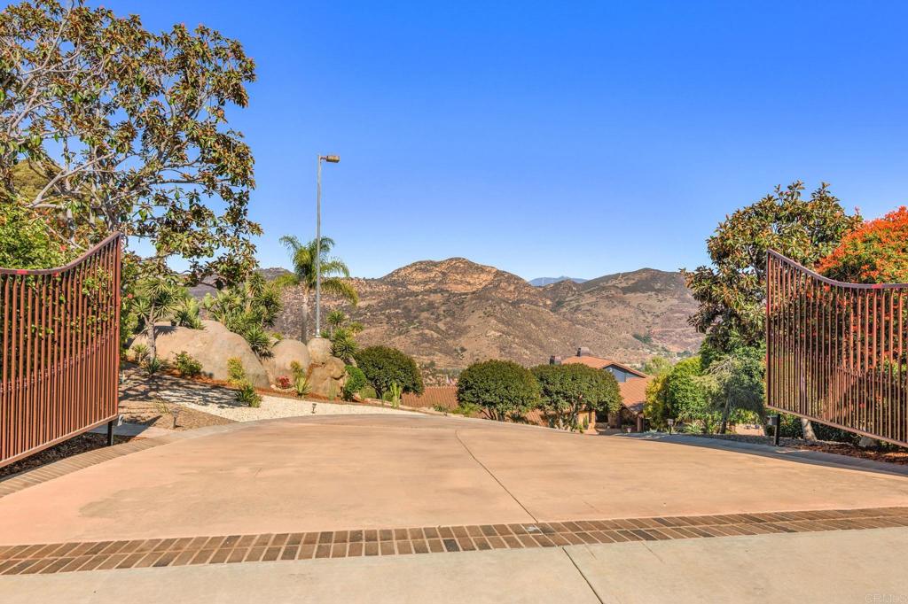 2582 Brust Ct