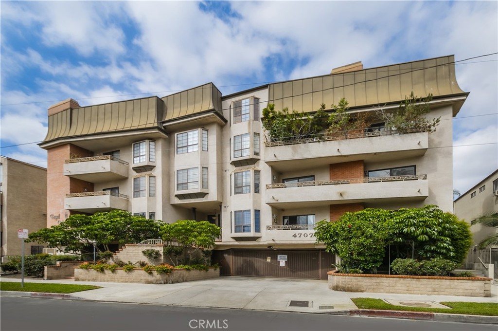 Photo 1 of 22 of 4707 Willis Avenue 205 condo