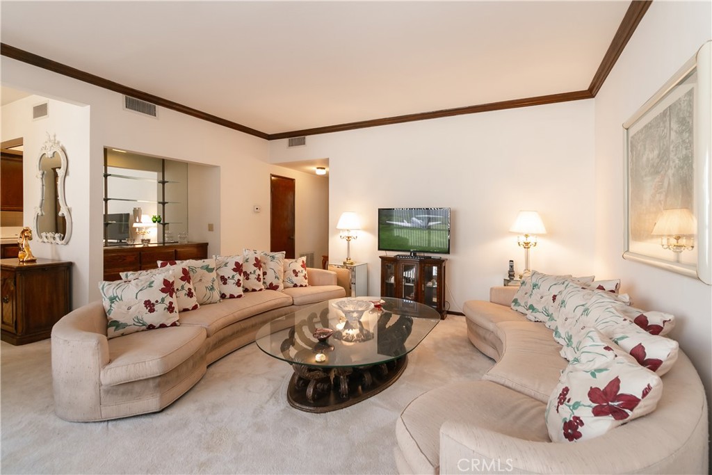 Photo 8 of 22 of 4707 Willis Avenue 205 condo